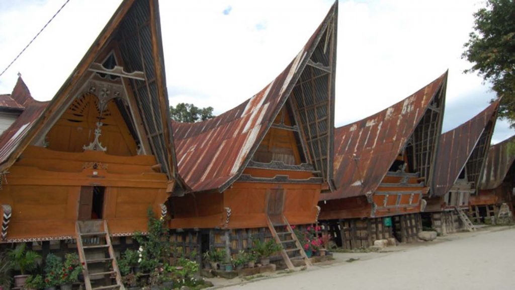 Rumah Adat Sumatera Utara Nama, Gambar, dan Makna