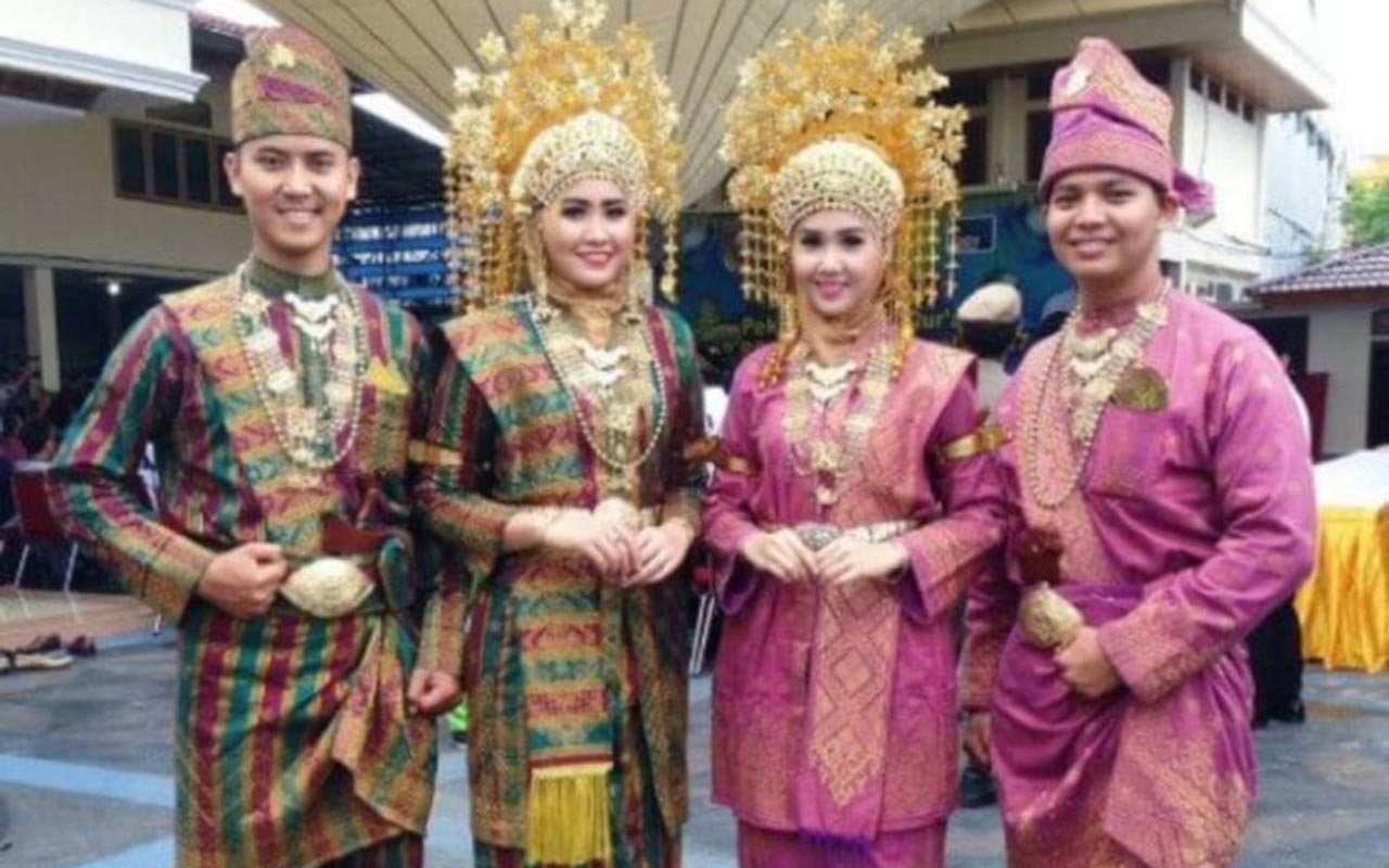 Pakaian Adat Riau - Nama, Gambar Pria dan Wanita ...